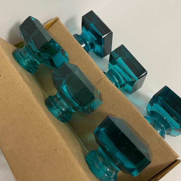 Drawer pulls - Picture 3 of 4